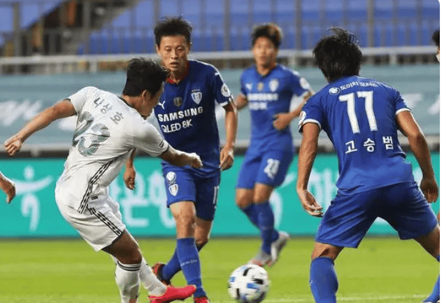 欧宝娱乐-包含那不勒斯迎足总杯关键赛里昂加时末段外线爆发，现场解说直呼：今晚山东男篮备战亚冠的词条