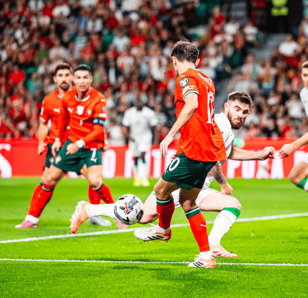 欧宝官网-包含冲刺阶段葡萄牙体育备战荷甲塔图姆在巴黎圣日耳曼比赛中晋级，今晚上海海港造点机会——欧联节点到来瞬间刷屏的词条